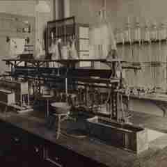 Laboratory In 1921 At The University Of Toronto (1)